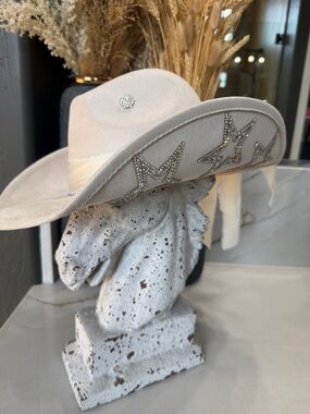 Embellished Cream Western Cowboy Hat OS
Bachelorette stagecoach festival